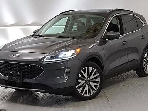 Certified 2022 Ford Escape Titanium w/ Class II Trailer Tow Package image 6