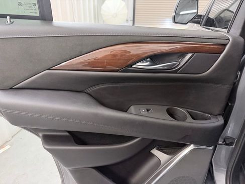 Used 2020 Cadillac Escalade Luxury w/ LPO, Radiant Package AWD/4WD image 31