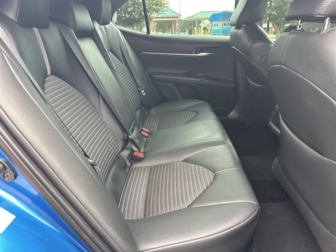 Used 2018 Toyota Camry SE FWD image 16