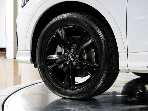 Used 2024 Audi Q3 2.0T Premium Plus w/ Premium Plus Package image 61