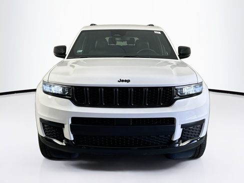 Used 2023 Jeep Grand Cherokee L Laredo RWD image 2