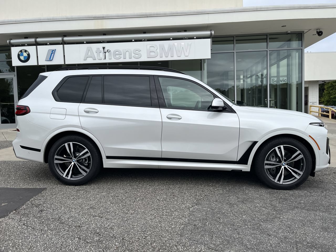 Used 2027 BMW X7 xDrive40i w/ M Sport Package AWD/4WD image 9