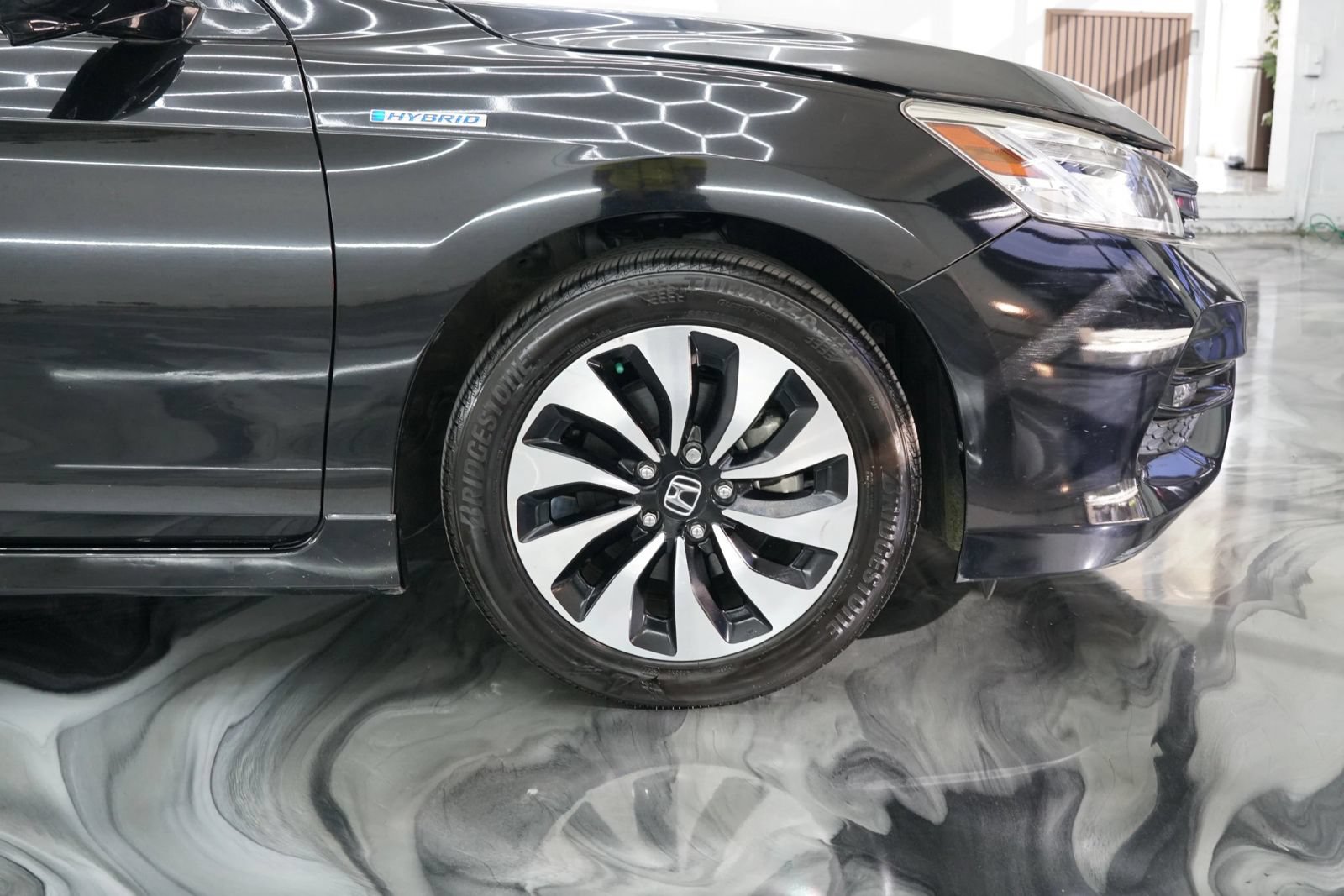Used 2017 Honda Accord Touring image 11