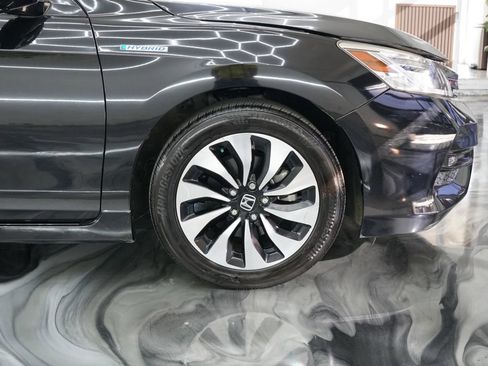 Used 2017 Honda Accord Touring image 11