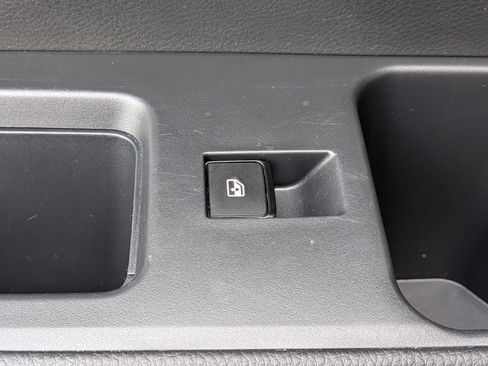 Used 2024 Nissan Pathfinder SV FWD image 28