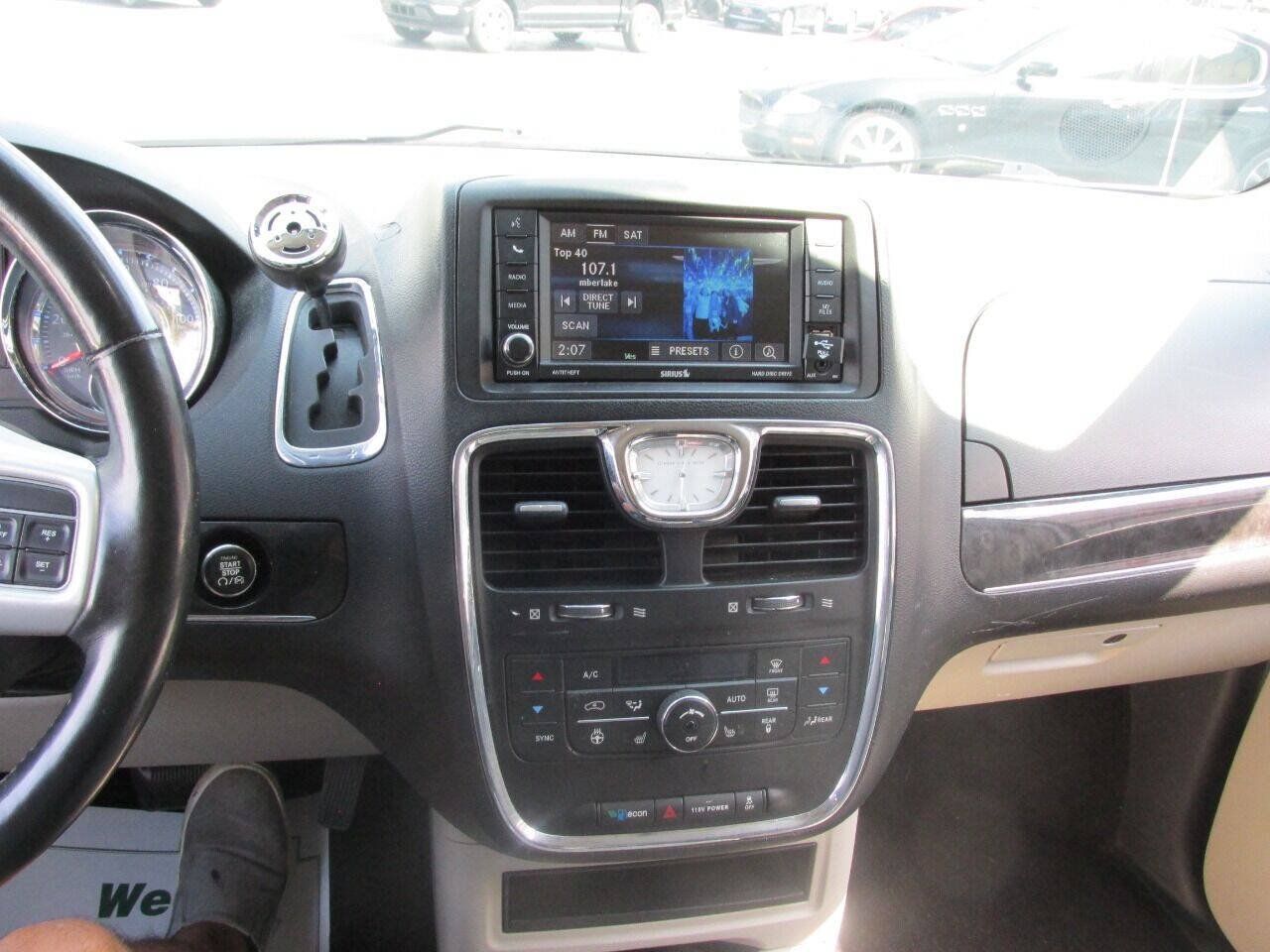 Used 2015 Chrysler Town & Country Touring w/ Driver Convenience Group FWD image 56