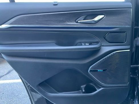 Used 2021 Jeep Grand Cherokee L Overland w/ Luxury Tech Group IV image 25