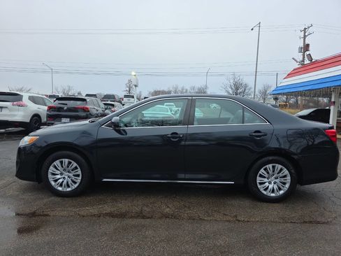 Used 2012 Toyota Camry LE image 3
