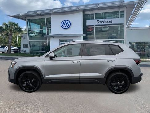 New 2026 Volkswagen Taos SE FWD image 6