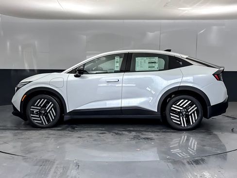 New 2026 Nissan Leaf SV+ w/ Illuminated Package FWD image 6