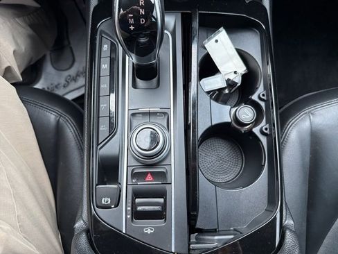Used 2018 Maserati Levante image 14