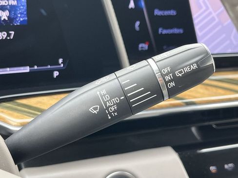 Used 2022 Cadillac Escalade ESV Premium Luxury Platinum w/ Heavy-Duty Trailer Package image 45