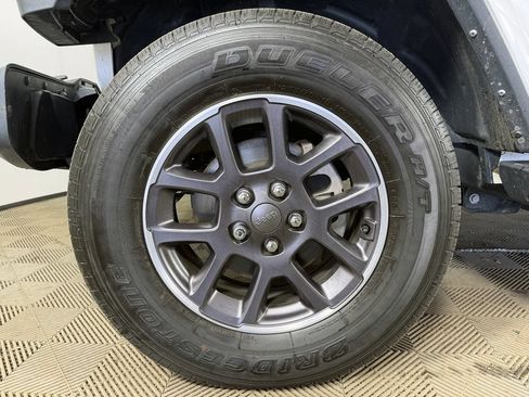 Used 2022 Jeep Gladiator Overland AWD/4WD image 14