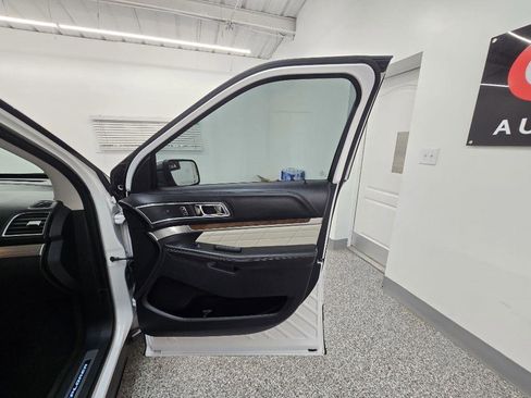 Used 2016 Ford Explorer Platinum AWD/4WD image 30