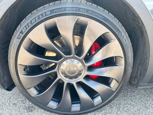 Used 2024 Tesla Model Y Performance AWD/4WD image 13