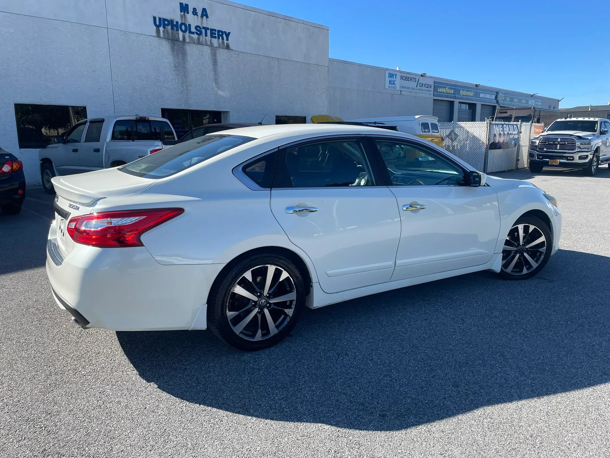 Used 2016 Nissan Altima 3.5 SR FWD image 25