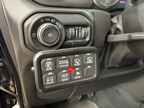 Used 2022 Jeep Wrangler Sport AWD/4WD image 12