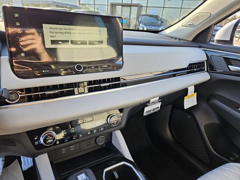 New 2026 Mitsubishi Outlander SEL image 13