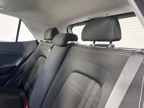 Used 2025 Hyundai Venue SEL FWD image 9