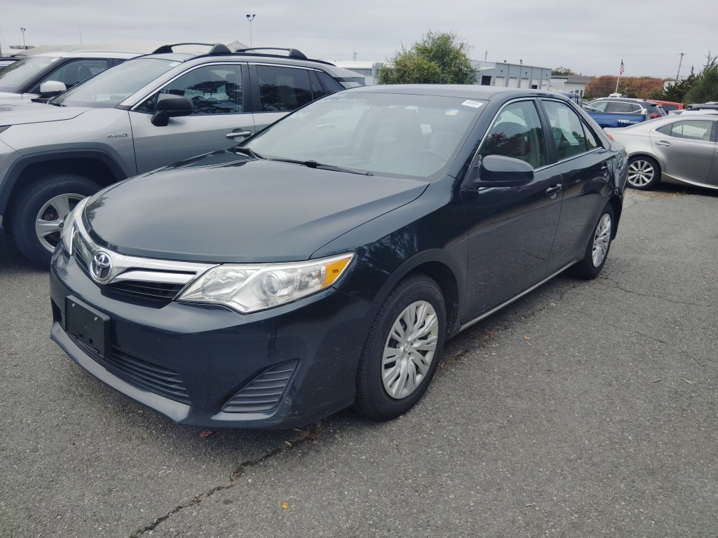 Used 2014 Toyota Camry LE FWD image 2