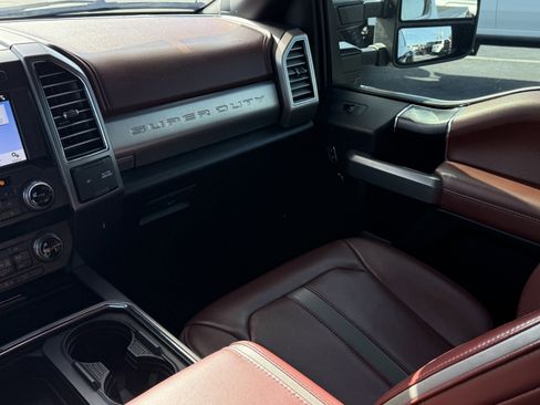 Certified 2019 Ford F450 Platinum w/ Platinum Ultimate Package image 14