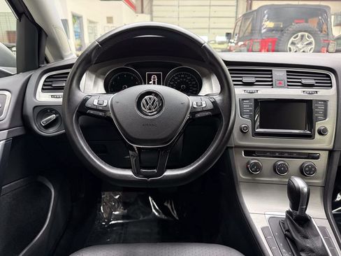 Used 2015 Volkswagen Golf 4-Door FWD image 21
