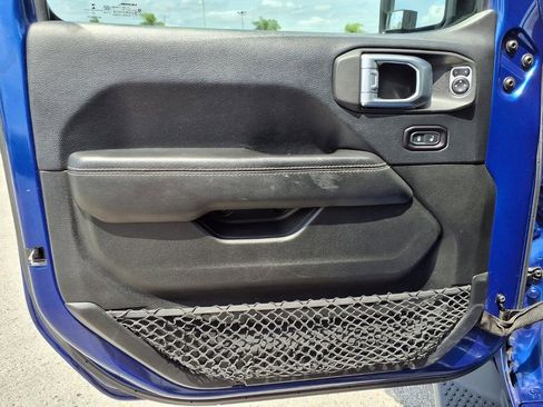 Used 2018 Jeep Wrangler Unlimited Sahara w/ Dual Top Group image 25