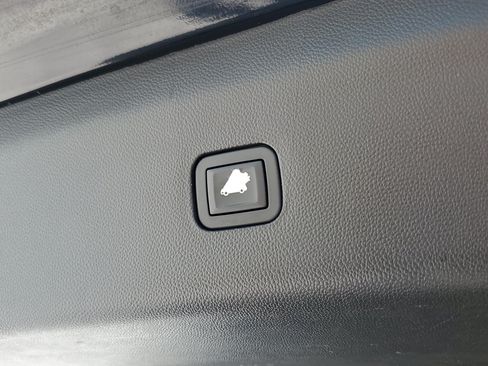 Used 2019 Buick Enclave Avenir w/ Avenir Technology Package FWD image 9