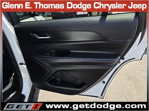 Used 2023 Jeep Grand Cherokee L Laredo RWD image 32