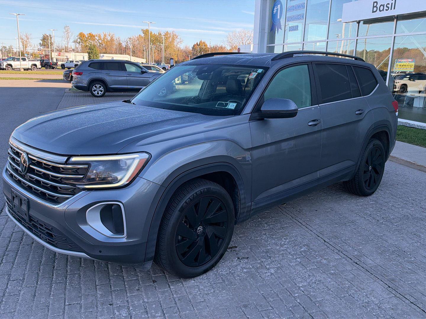 Used 2024 Volkswagen Atlas SE AWD/4WD image 3