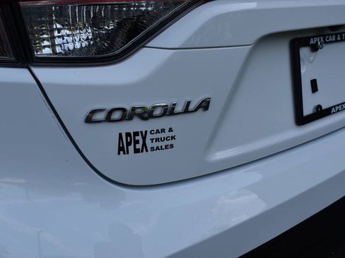 Used 2025 Toyota Corolla LE FWD image 30