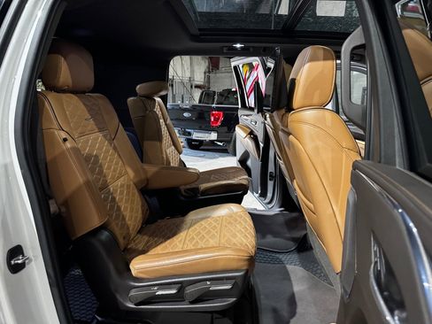 Used 2021 Cadillac Escalade ESV Premium Luxury image 22