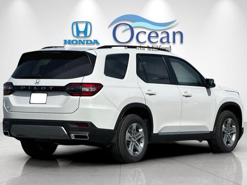 New 2026 Honda Pilot EX-L image 5