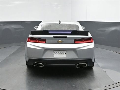 Used 2018 Chevrolet Camaro LT w/ Technology Package image 8