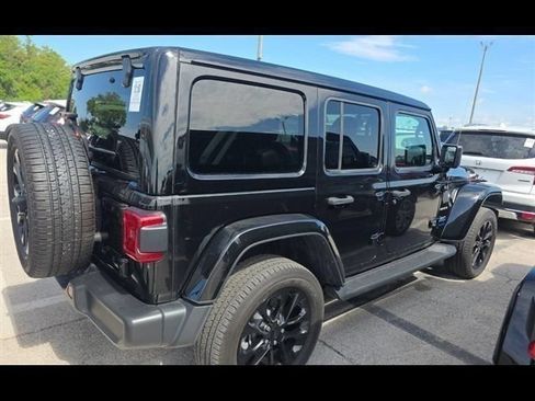 Used 2023 Jeep Wrangler Unlimited Sahara w/ Cold Weather Group AWD/4WD image 4