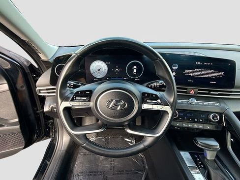 Used 2023 Hyundai Elantra SEL w/ Convenience Package image 11