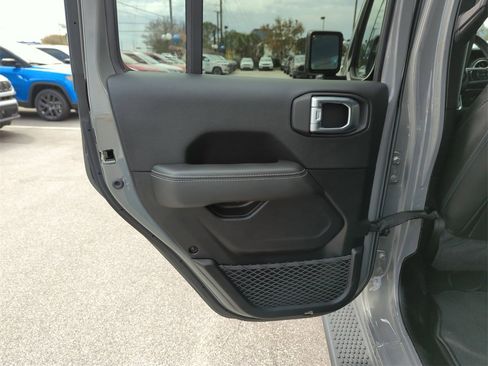 Used 2023 Jeep Wrangler Unlimited Sahara w/ Cold Weather Group image 28