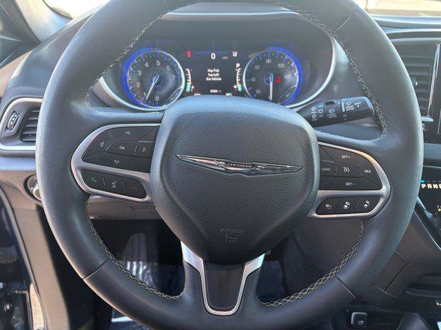 Used 2025 Chrysler Pacifica Select FWD image 24