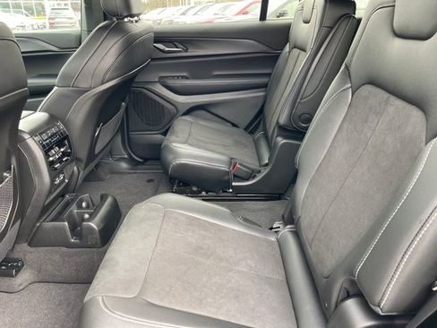 New 2025 Jeep Grand Cherokee L Altitude image 23