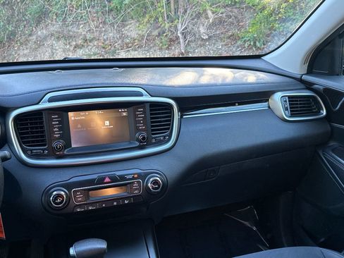 Used 2019 Kia Sorento AWD V6 image 23