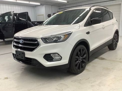 Used 2018 Ford Escape SE w/ SE Sport Appearance Package AWD/4WD image 3