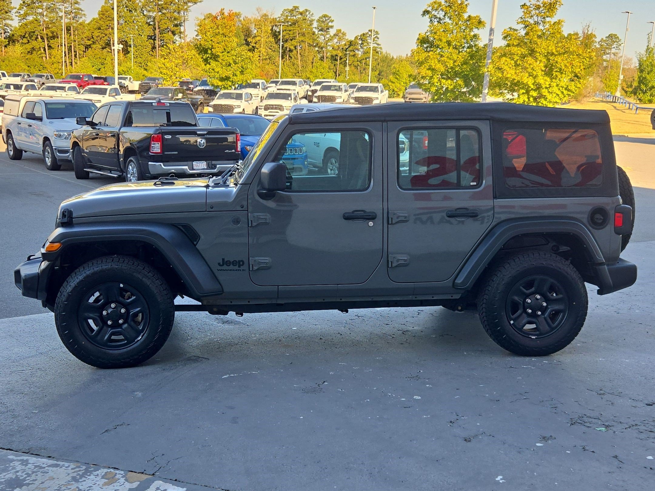 Used 2023 Jeep Wrangler Unlimited Sport AWD/4WD image 4
