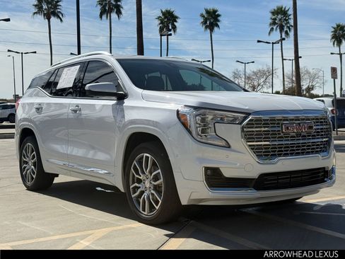 Used 2023 GMC Terrain Denali w/ Denali Premium Package image 9