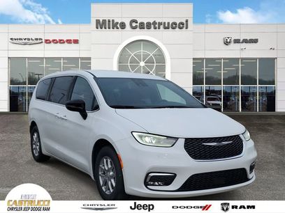 New 2026 Chrysler Pacifica Select