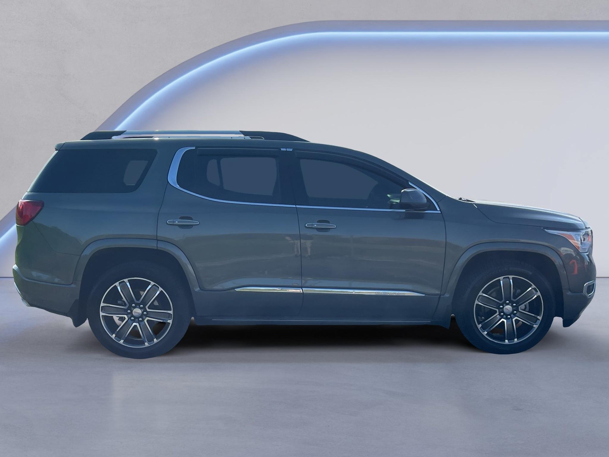 Used 2018 GMC Acadia Denali w/ Technology Package AWD/4WD image 3