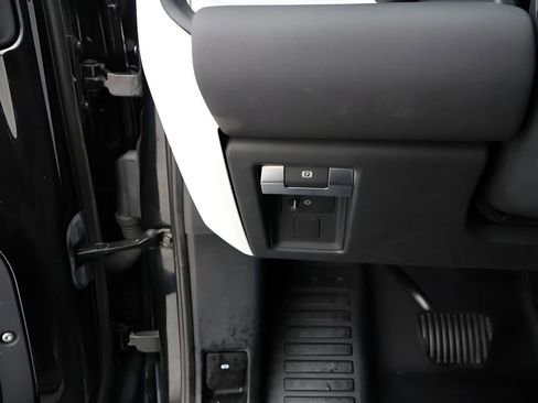 Used 2022 Land Rover Defender 110 X-Dynamic SE AWD/4WD image 35