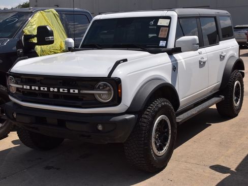 Certified 2023 Ford Bronco Outer Banks w/ Sasquatch Package AWD/4WD image 2