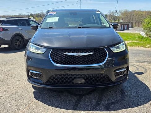 Used 2024 Chrysler Pacifica Touring-L FWD image 37