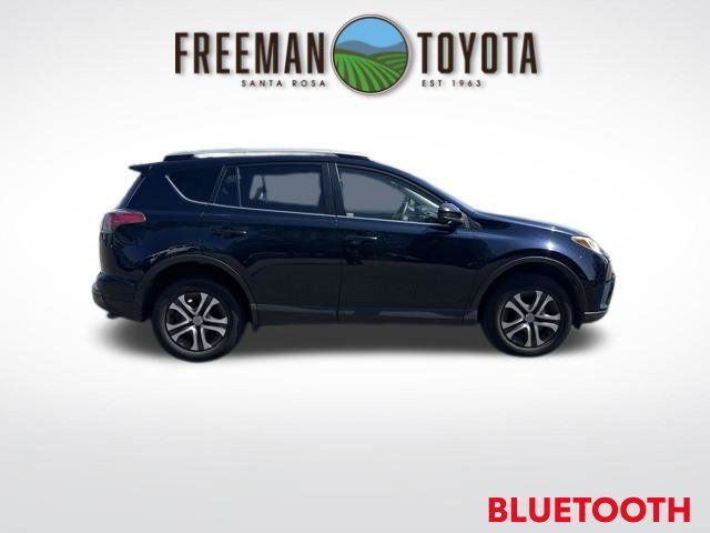 Used 2018 Toyota RAV4 LE FWD image 4