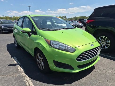 Used 2015 Ford Fiesta SE image 5